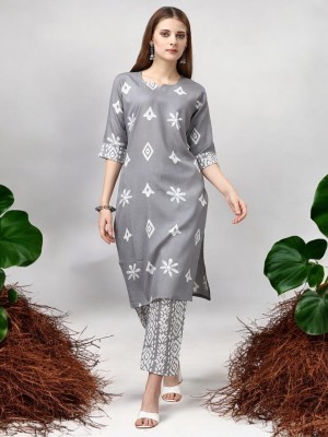 Gitaji Women Kurta Pyjama Set