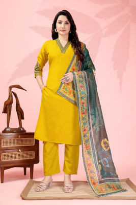 VRAJJARI Women Kurta Pant Dupatta Set