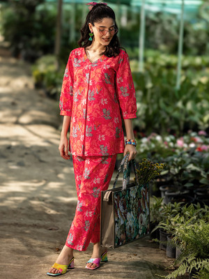 LIBAS Women Kurti Pant Set