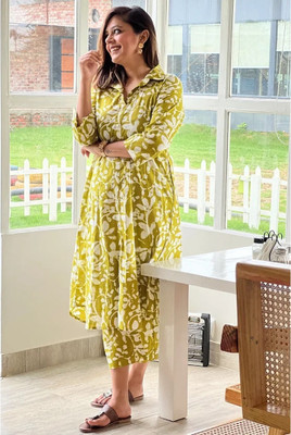 Ganrika Women Kurta Palazzo Set