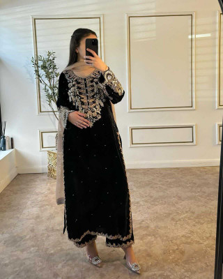 PILUDI HOUSE Embroidered Kurta, Palazzo & Dupatta Set
