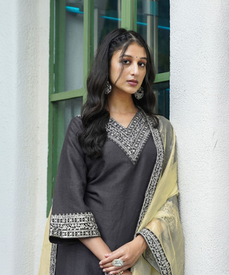 Skylee Women Kurta Pant Dupatta Set
