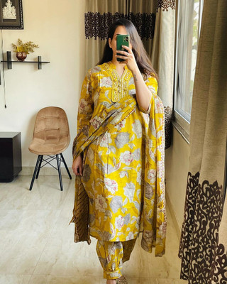 SILA SILAYA Women Kurti Pant Dupatta Set