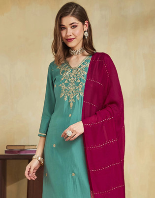 Skylee Women Kurta Pant Dupatta Set