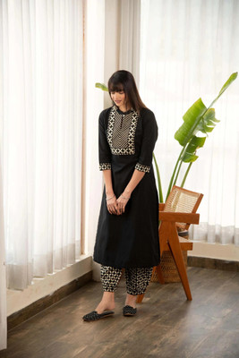 Nirvaan Women Kurta Pant Set