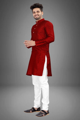 Yanshcreation Men Self Design Straight Kurta(Maroon)