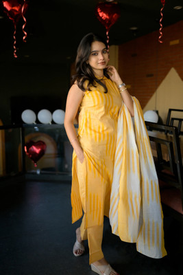 Tasrika Striped Kurta, Trouser/Pant & Dupatta Set