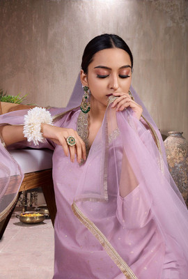 AVANSHEE Women Kurta Pant Dupatta Set