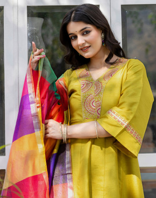 Skylee Women Kurta Pant Dupatta Set