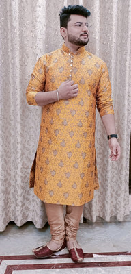 Larwa Men Kurta Churidar Set