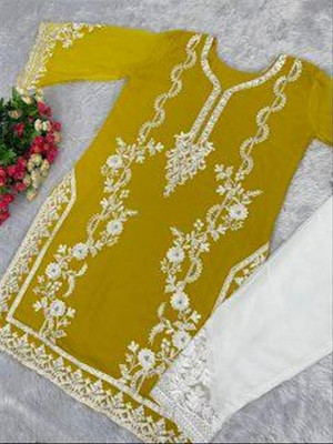 A One Collection Women Kurta Pant Set