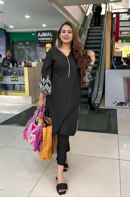 DD's creation Women Kurti Pant Set