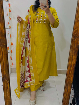 VASTRA RANG Women Kurta Palazzo Dupatta Set