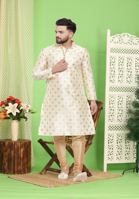 Larwa Men Kurta Pyjama Set