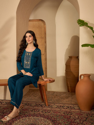 Sangria Women Kurta Pant Set