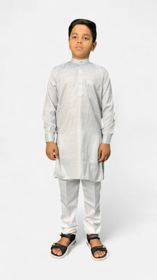 gargian master cut Boys Casual Kurta and Pyjama Set(Silver Pack of 1)