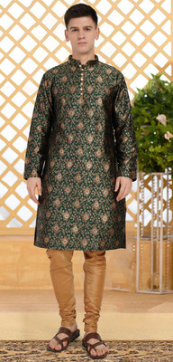 Over Crowd Men Kurta Pyjama Set