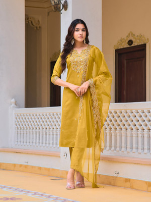 berrylicious Women Kurta Pant Dupatta Set