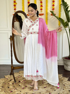 HERE&NOW Women Ethnic Top Pant Dupatta Set