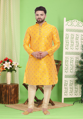Larwa Men Kurta Pyjama Set
