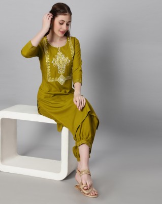 S19 Women Embroidered Straight Kurta(Green)