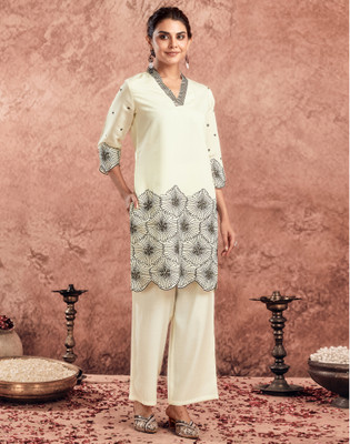 Skylee Women Kurta Pant Set