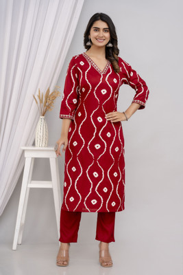 NAVRIKA Women Embroidered Straight Kurta(Maroon)