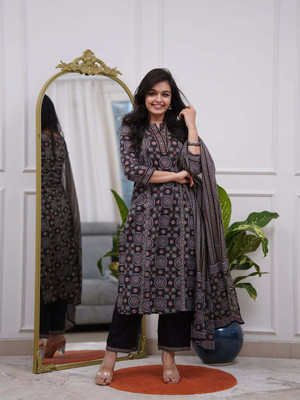 VASTRA SHRI FASHIONS Printed Kurta, Trouser/Pant & Dupatta Set