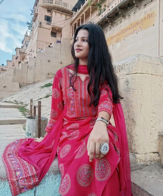 Queenslifestyle Floral Print, Embellished Kurta, Trouser/Pant & Dupatta Set