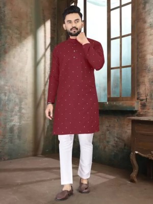 Shivgarmets Men Embellished Straight Kurta(Maroon)