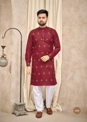 Reyhan Men Kurta Pyjama Set