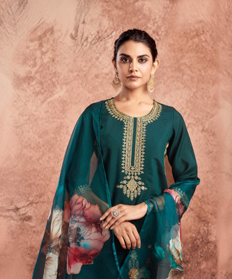 Skylee Women Kurta Pant Dupatta Set