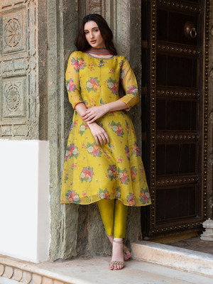 W Women Kurta Pant Dupatta Set