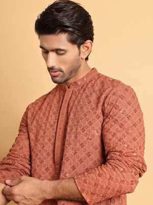 Jompers Men Embroidered Straight Kurta(Red)