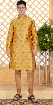 Over Crowd Men Kurta Pyjama Set