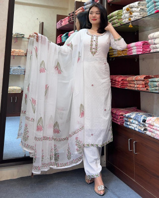 ZAVYAA Women Kurti Pant Dupatta Set