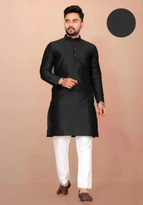 Triotee Men Solid Straight Kurta(Black)