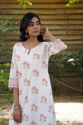 LOOKMARK Women Kurta Pant Set