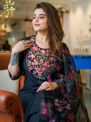 VredeVogel Women Kurta Pant Dupatta Set