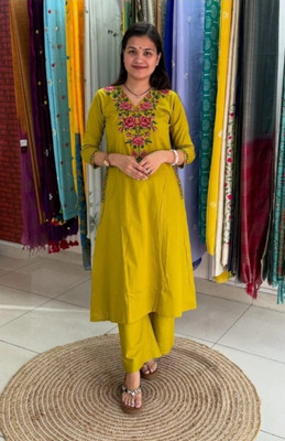 Sam Sachi Women Kurti Pant Set