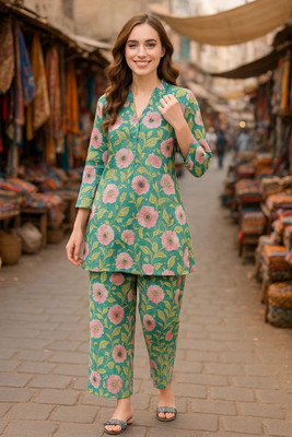 LOOKMARK Women Kurti Pant Set
