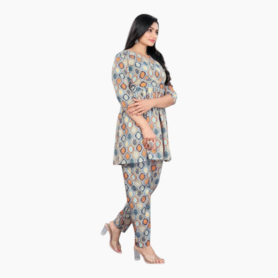 kanudaa Women Crop Top Pant Set