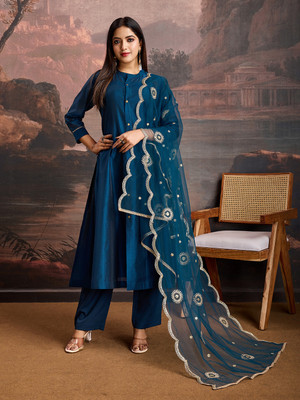 House of Pataudi Women Kurta Pant Dupatta Set
