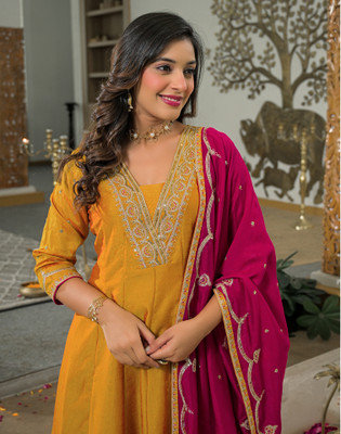 Skylee Women Kurta Pant Dupatta Set