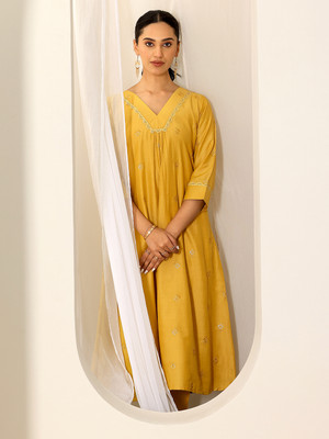 LIBAS Women Kurta Pant Set