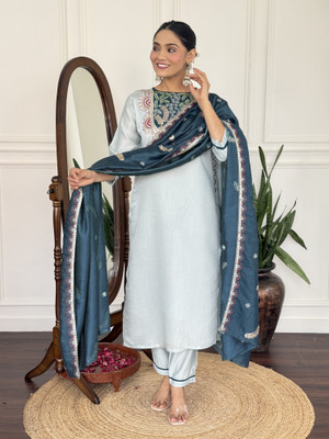 PILUDI Embroidered Kurta, Salwar & Dupatta Set