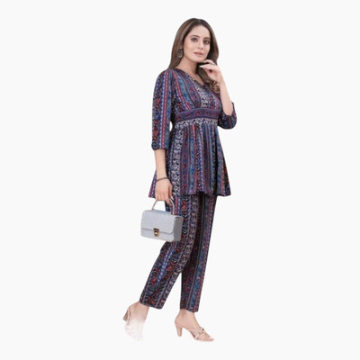 nishaaapex Women Crop Top Pant Set