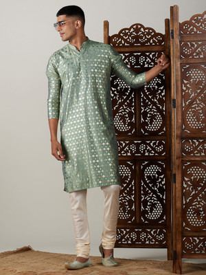 VASTRAMAY Men Floral Print A-line Kurta(Silver)