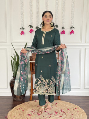 PILUDI Embroidered Kurta, Salwar & Dupatta Set