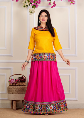 canvir Women Ethnic Top Skirt Set